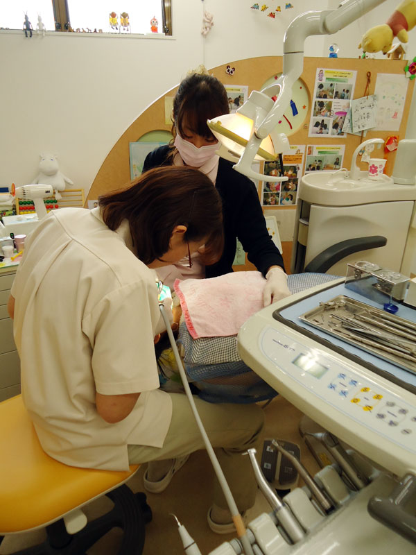 低年齢児の治療に用いるネット